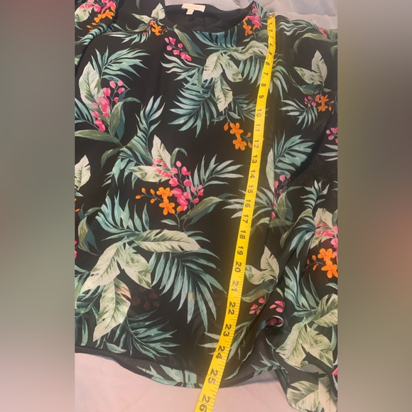 Oversize Blouse (Like New) - Picture 5 of 5